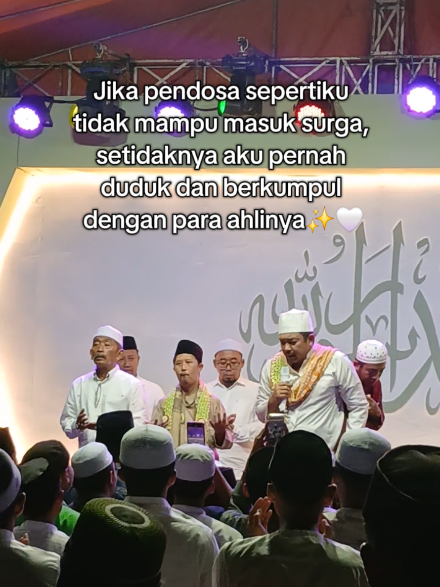 Puncak kerinduan tertinggi🤍 Mahalul qiyam🤲🥹 Sehat terus ajunan KHR. Kholil As'ad🤍😇 -Safari maulid PP Sabilal Muhtadin- #khrkholilasadsamsularifin #walisongo #bersholawat #mahalulqiyam #fyppppppppppppppppppppppp 