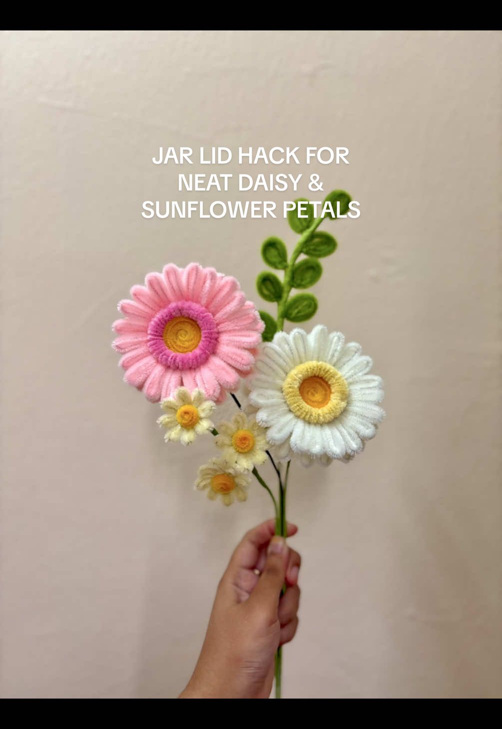 Game-Changing Trick for Perfect Petals 🌼 This is not my idea. I can’t remember who made the tutorial video on how to make a daisy, gerbera daisy, or sunflower using this technique — using a jar lid as a mold to arrange the petals neatly.  Thank you so much to whoever made that video and taught me this technique. Even though I’ve made lots of daisies and sunflowers, this trick makes the process easier, faster, and neater. _________________________ 📍 Damansara Damai, Selangor, Malaysia Pick-up ✅ Delivery ✅ Postage ❌ Slot for custom order bouquets and giant flowers for November is now open! ( please check our story for available slots ) Go to our profile to place your order! Don’t forget to follow our IG for the full catalogue, bouquet examples, and more details. #butterflybouquet #convocationbouquet #celebrationbouquet #birthdaybouquet #pipecleanerflowers #chenillestemsflowers #chenilleflowerbouquet #chenilleflowers #bouquetkualalumpur #bouquetsungaibuloh #bouquetkepong #bouquetpetalingjaya #bouquetdamansaradamai #damansaradamai #chenillestemsmalaysia #fuzzywirebouquetmalaysia #bungakawatbulu