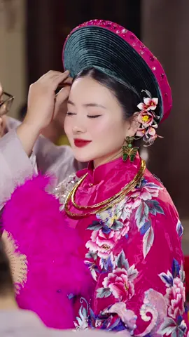 Đất thiêng Sòng Sơn, Mẫu sai Cô ngự về đây 🙏🏻🙏🏻  Lậy Cô tháng mới, cũng là tháng tiệc Cô 🙏🏻 xin Cô độ trì cho ghế họ Hà và bách gia trăm họ đời đời bình an 🥰🌸#dieuminhchau 