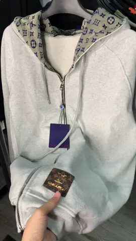 Cận cảnh chân thật chiếc hoodie lv hot nhất tuần qua #xuhuong #hoodie 