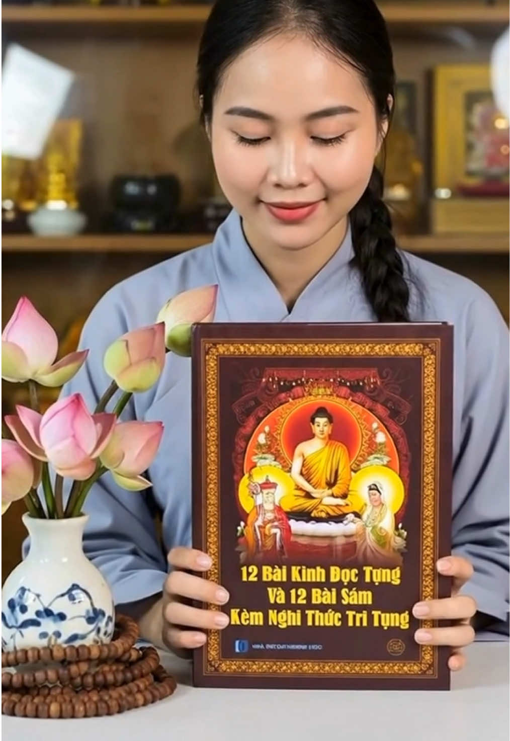 Sách Kinh Đọc Tụng tại nhà với 12 bài kinh phổ biến quan trọng, chữ in to rõ, kèm nghi thức trì tụng đúng nghi đủ nghĩa cho ai tu tập hành trì tại gia. Những bài kinh quan trọng trong quyển 12 bài kinh này như: Kinh Địa Tạng, Kinh Pháp Cú, Kinh Sám Hối, Kinh Chú Lăng Nghiêm, Kinh.Cửu Huyền Thất Tổ...và nhiều bài kinh khác. #kinhphat #sachkinhphat #quyen12baikinh #kinhtunghangngay #tutaptaigia 