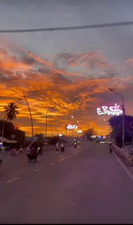 Bầu trời hôm nay thật đẹp tựa như mảnh tình ta năm ấy… Chỉ tiếc duyên trời ghép sai đôi…. #tamtrang #hoanghon #xuhuong #xuhuongtiktok 