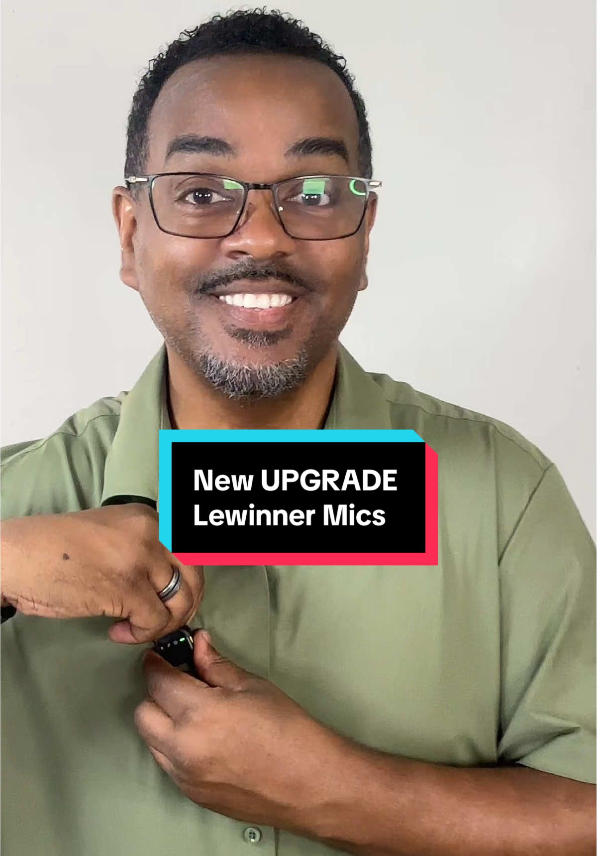 🎬 Need pro-level audio without the studio setup? This Lewinner dual wireless lapel mic is a game changer for creators, podcasters, interviewers, and TikTokers! Just clip, connect (iOS or Type-C), and record with crystal-clear sound + noise reduction. The portable charging case keeps you powered for 20+ hours, so you can film all day without stressing. ✨ Dual mics = perfect for interviews ✨ Echo control + ultra low latency ✨ Plug & play for phones & laptops ✨ Flash deal + free shipping right now Perfect for content creators on the go.