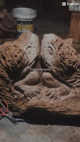 Đàn ông ko tiền thì làm sao lo cho được người mình thương ..😔