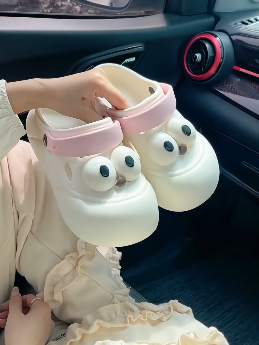Dép Sục Mắt Gấu Cute Đế Cao Êm #depnu #depnuthoitrang #depsuc #depsucnu #depxinh #giaydep 