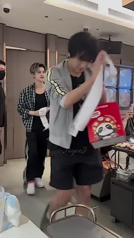 Wajarlahh mereka petantang petentengg😭😭🙏🏻🙏🏻 liat bill nya, panjang bgt bukan? 😭😭💸💸🫦🫦✨💍💍💍💍💍💍💍 #haechan #jaemin #xiaojun #wayv #nctdream 