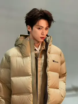 #梓渝 一组@ziyu0706 拍摄live掉落，提前 get 暖冬氛围～ #YAYA鸭鸭品牌先锋代言人梓渝 #极速小鱼 #ziyu #zy 