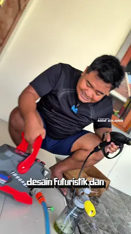 Jet cleaner KDK 8070 dengan desain futuristik ini bikin bersih-bersih jadi pengalaman yang stylish dan powerful! Dengan daya 700 watt yang tangguh, tekanan air ultra-tingginya mampu menghancurkan kotoran membandel dalam hitungan detik. Dilengkapi bodi aerodinamis yang eye-catching. Tanpa roda namun ergonomis untuk dibawa, alat ini menghadirkan performa maksimal dengan tampilan yang kekinian! #kdk8070 #jetcleaner #desainfuturistik #alatmodern #powerful 