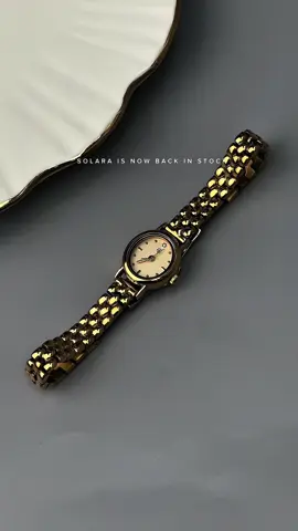 Our Solara Gold Vintage Watch is finally back in stock! ⏱️ A timeless favorite with limited pieces available don’t miss your chance to own this classic beauty.  Perfect for everyday wear or as a statement vintage piece ✨ SHOP NOW 🛒 #hbjewelry #goldplatedjewelry #hypoallergenic #nontarnishjewelry #jewelry 