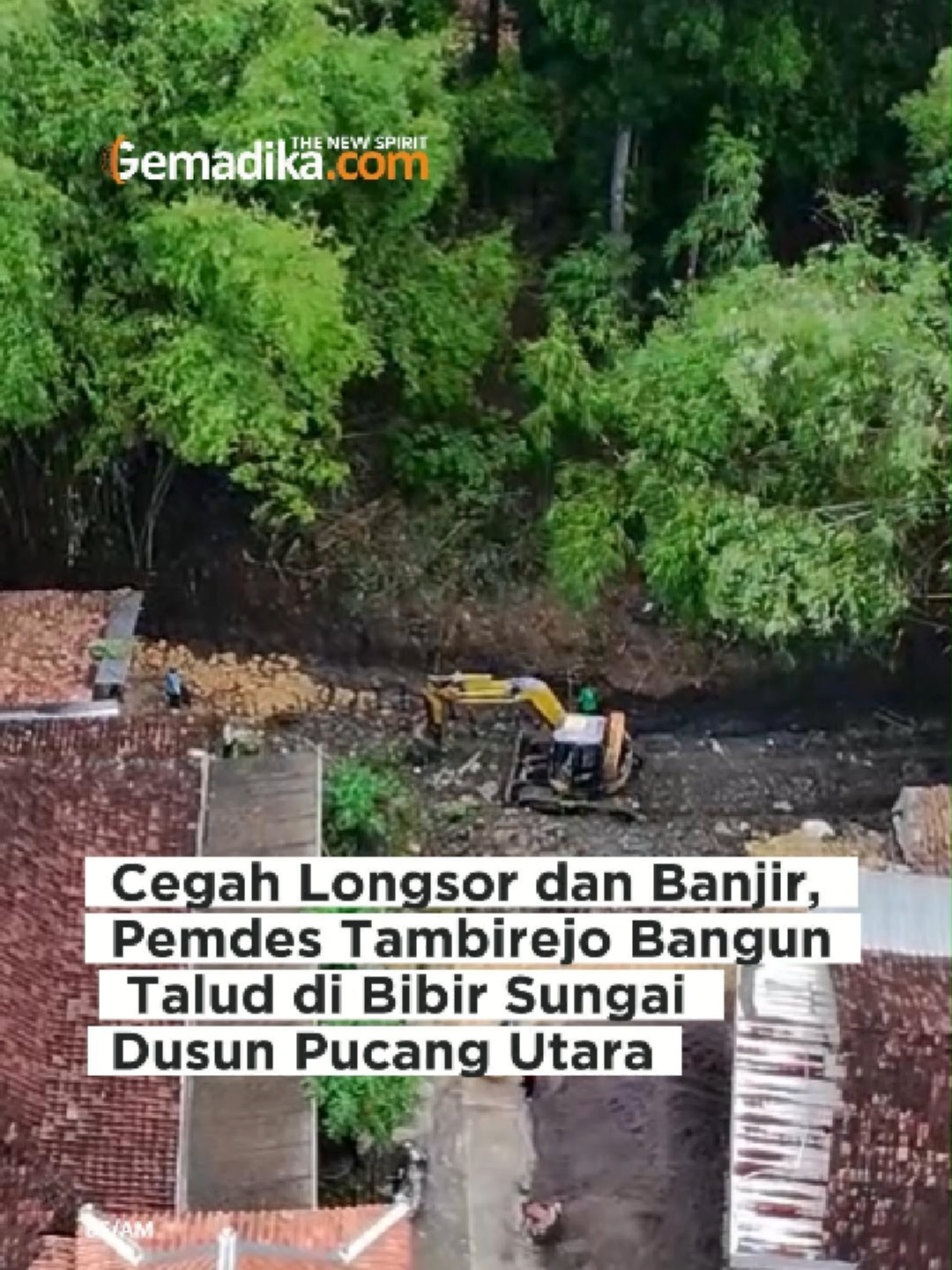 Pemerintah Desa Tambirejo, Kecamatan Toroh, Kabupaten Grobogan, terus berkomitmen memperkuat infrastruktur desa demi menciptakan lingkungan yang aman dan tangguh bencana. Salah satu program terbaru yang telah direalisasikan adalah pembangunan talud di sisi bibir sungai Dusun Pucang Utara RT 04 RW 05, yang berfungsi untuk mencegah terjadinya longsor dan banjir saat musim hujan. Kepala Desa Tambirejo, Yakub Raras Puspitananto, menyampaikan bahwa pembangunan talud ini merupakan langkah strategis dalam mitigasi bencana dan normalisasi aliran sungai. “Talud ini sangat dibutuhkan oleh warga, karena posisinya berada di sisi bibir kali. Sebelumnya, lokasi ini rawan longsor saat debit air tinggi. Dengan dibangunnya talud ini, kita harap bisa mencegah kerusakan tanah dan mengurangi risiko banjir,” ujar Kepala Desa Tambirejo. Pembangunan talud di Dusun Pucang Utara ini didanai melalui Bantuan Keuangan (Bankeu) Provinsi Jawa Tengah dengan nilai anggaran sebesar Rp150 juta. Talud dibangun dengan tinggi 3 meter dan panjang 45 meter, dan dikerjakan secara swakelola oleh Pemerintah Desa Tambirejo dengan melibatkan partisipasi aktif masyarakat setempat. Warga menyambut gembira pembangunan ini. Antusiasme terlihat dari keikutsertaan mereka dalam membantu pengerjaan proyek maupun menjaga lingkungan di sekitar lokasi. “Alhamdulillah, warga sangat mendukung. Ini menunjukkan bahwa masyarakat sadar akan pentingnya infrastruktur yang baik untuk mendukung kehidupan mereka sehari-hari,” tambahnya. Pemerintah Desa Tambirejo menegaskan komitmennya untuk terus melaksanakan pembangunan infrastruktur yang tidak hanya berfokus pada peningkatan aksesibilitas, tetapi juga pada ketahanan lingkungan. Pembangunan talud ini diharapkan dapat melindungi permukiman warga dari ancaman bencana alam sekaligus meningkatkan kualitas hidup masyarakat. #gemadika #news #beritaterkini #fyppppppppppppppppppppppp #info #viraltiktok #viralvideo #fyp #peristiwa #kejadian #viral #fypツ #global #pembangunan #infrastruktur #grobogan