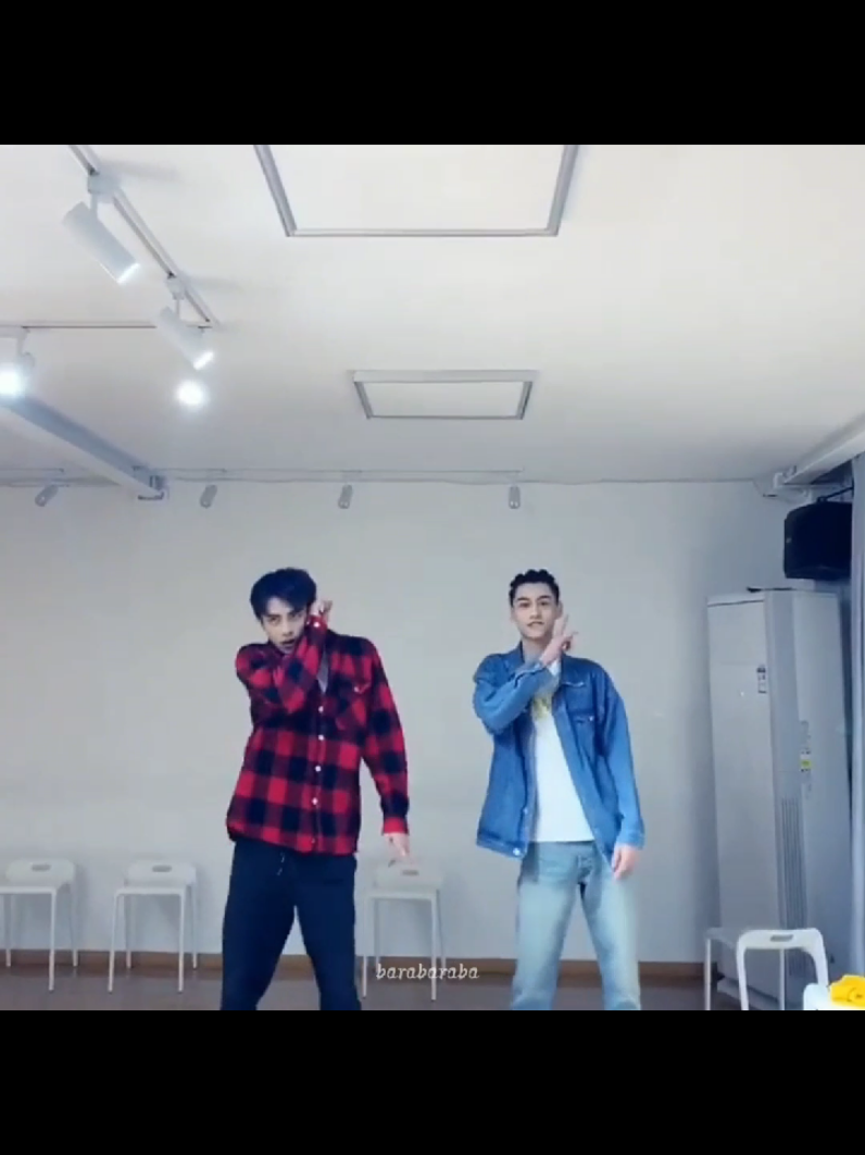 ruipeng🤝🏻xuning are put three padang😛 #aoruipeng #tianxuning #besties #bro #actorchina #aoruipengcore #tianxuningcore 