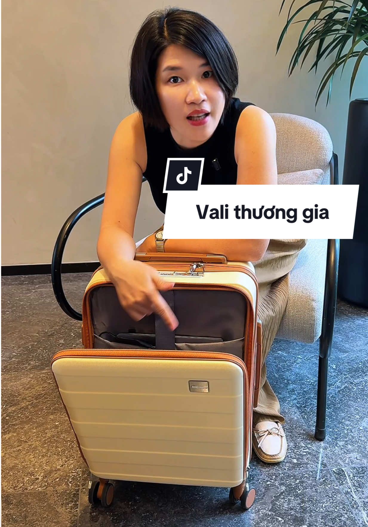 Vali size 20’ hàng lý xách tay lên máy bay, rất chắc chắn, đẹp và rất đẳng cấp. #mecaphe #dcgr #valisize20 #valithuonggia 