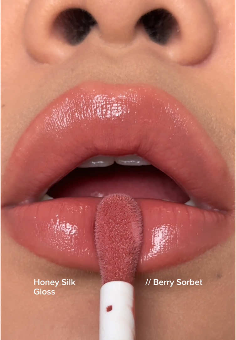 swatching our honey silk gloss 💗👋🏻 berry sorbet skrng udah restock guys!! 👇🏻💭 #glxssybeaute #honeysilkgloss #soufflesatinstain #liptint #lipgloss #localbrand #liptintviral #lipswatch #trend