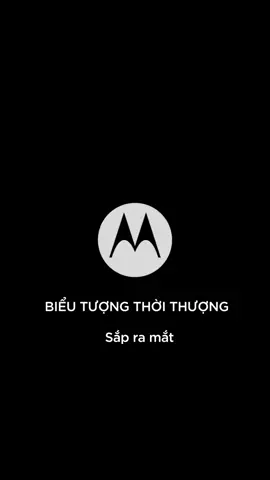 Điện thoại gập thì không hiếm, nhưng điện thoại gập với bản lề titan bao bền, kết hợp thiết kế mặt lưng sành điệu với nhiều lựa chọn chất liệu: marble, vải, da… chắc chỉ có Motorola! 😉😉😉 #HelloVietnam #HelloMoto #MotorolaVietnam #Razr60