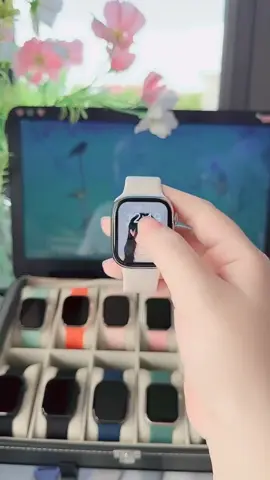 Đồng hồ thông minh Series 10, giá cực ưu đãi! Tải ảnh, nghe nhạc, đo nhịp tim, và nhận ngay quà tặng hấp dẫn khi mua livestream.