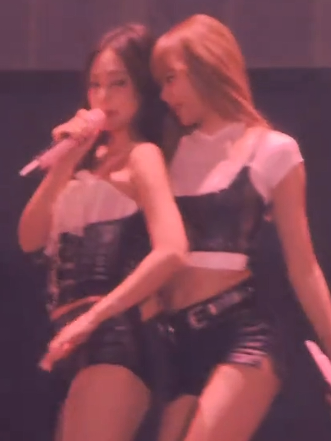 Jenlisa moments from Kaohsiung Deadline concert.. I'm so kilig kilig 🤭 #jenlisa #jennie #lisa #fyp 