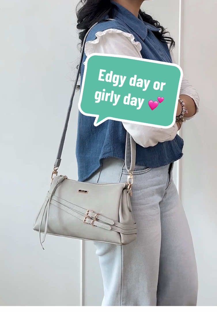Edgy days or girly days — Junyi Shoulderbag fits both! 💖 With its sleek silhouette and chic charm, this bag adds instant style to any mood. Go from casual strolls to fancy nights effortlessly, all with one iconic piece! #Enjiid #BanggaPakeEnji #TasWanita 