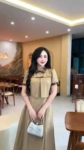 Váy thiết kế liền thân cổ bẻ phối kẻ, dáng A xếp ly dài #vayxinh #vaythietkecaocap #damxinh #Vaythietke #vayxinhmoingay🎀 