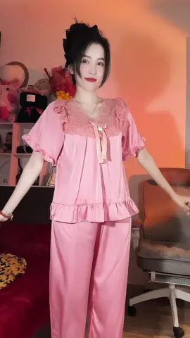Chúng mình cứ thế thôi 😚 hẹ hẹ hẹ #sarahduonglive #sarahduongreview #sarahduongvlog #thoitrangnu #dobo 