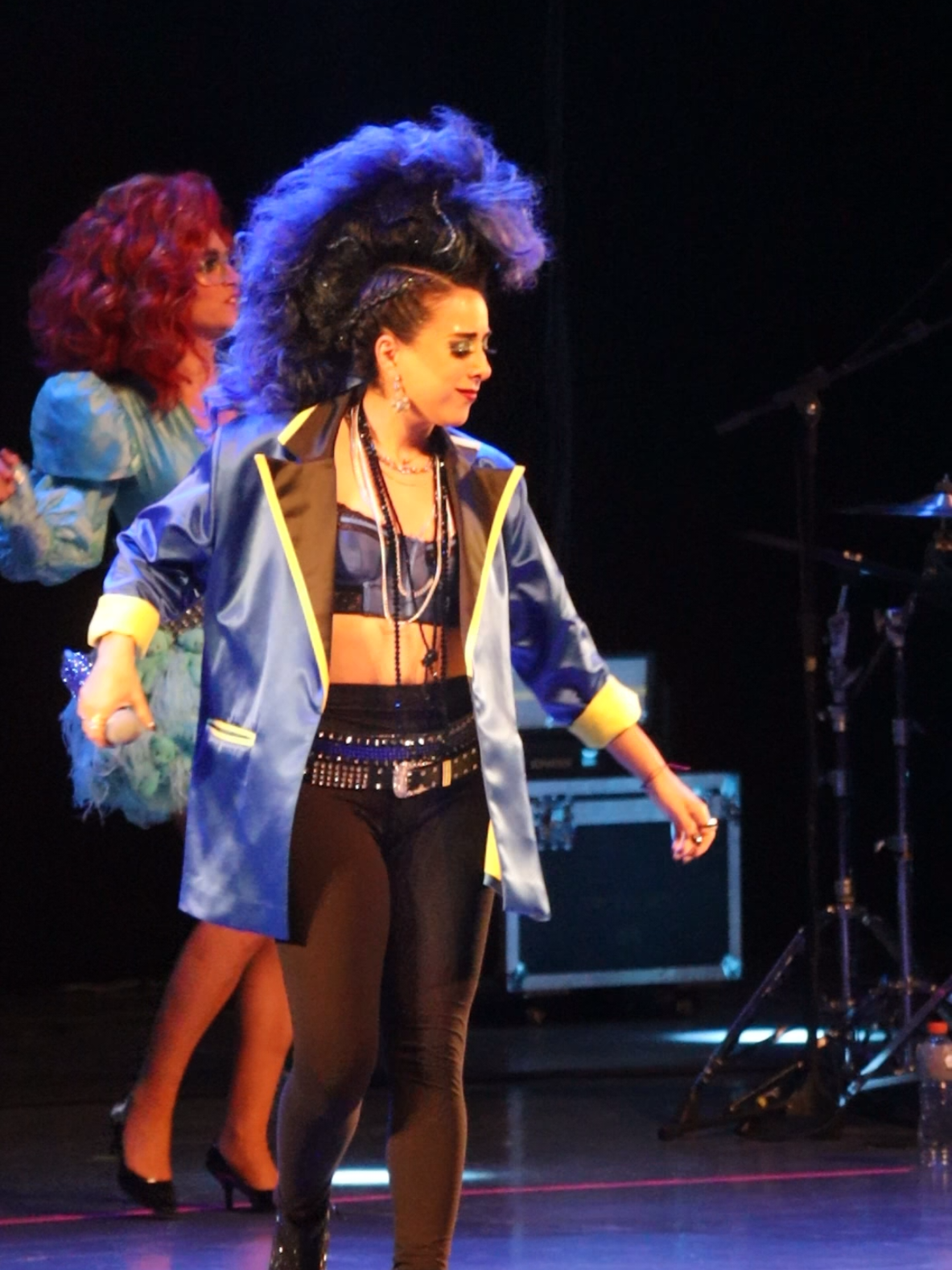 En escena, Mentiras, el musical, una de las obras más queridas del teatro mexicano, llega a Querétaro para revivir los éxitos que marcaron a toda una generación. Desde el Teatro Josefa Ortiz de Domínguez, la nostalgia se hizo presente. “Aire”, de Yuri, envuelve la noche con su melancolía. Las voces, las luces y la memoria colectiva se entrelazan en un mismo respiro. Una pausa. Un eco. Solo queda el aire. inf. Armando Vázquez  /vsd.mx @Viko Entertainment  #mentiras #mentiras 