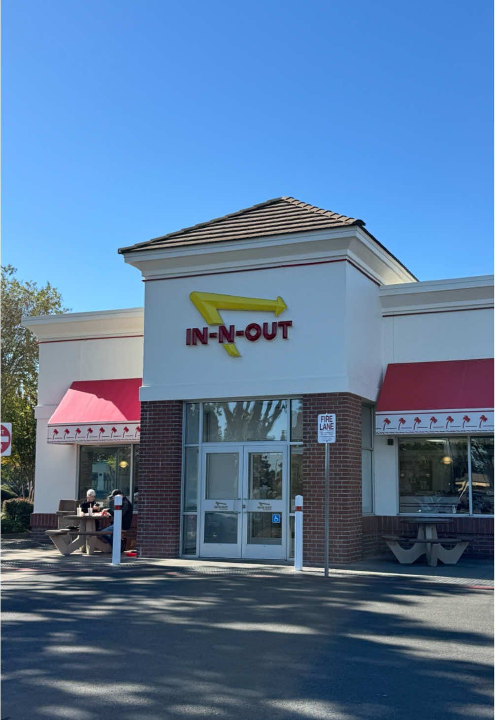 Because @in n out burger has a pop-up in Westgate, Alabang 🤭 Bought a merch shirt from their Vacaville branch, too. 💗 #innout #innoutburger #burger #alabang #westgate 