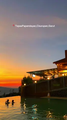 ❛❛ Apa yang Allah tunda akan  selalu lebih indah dari apa yang kamu minta❜❜#tepaspapandayangarut #fy #sunrise #papandayan #wisatagarut #garutpride🔥 #masukberanda 