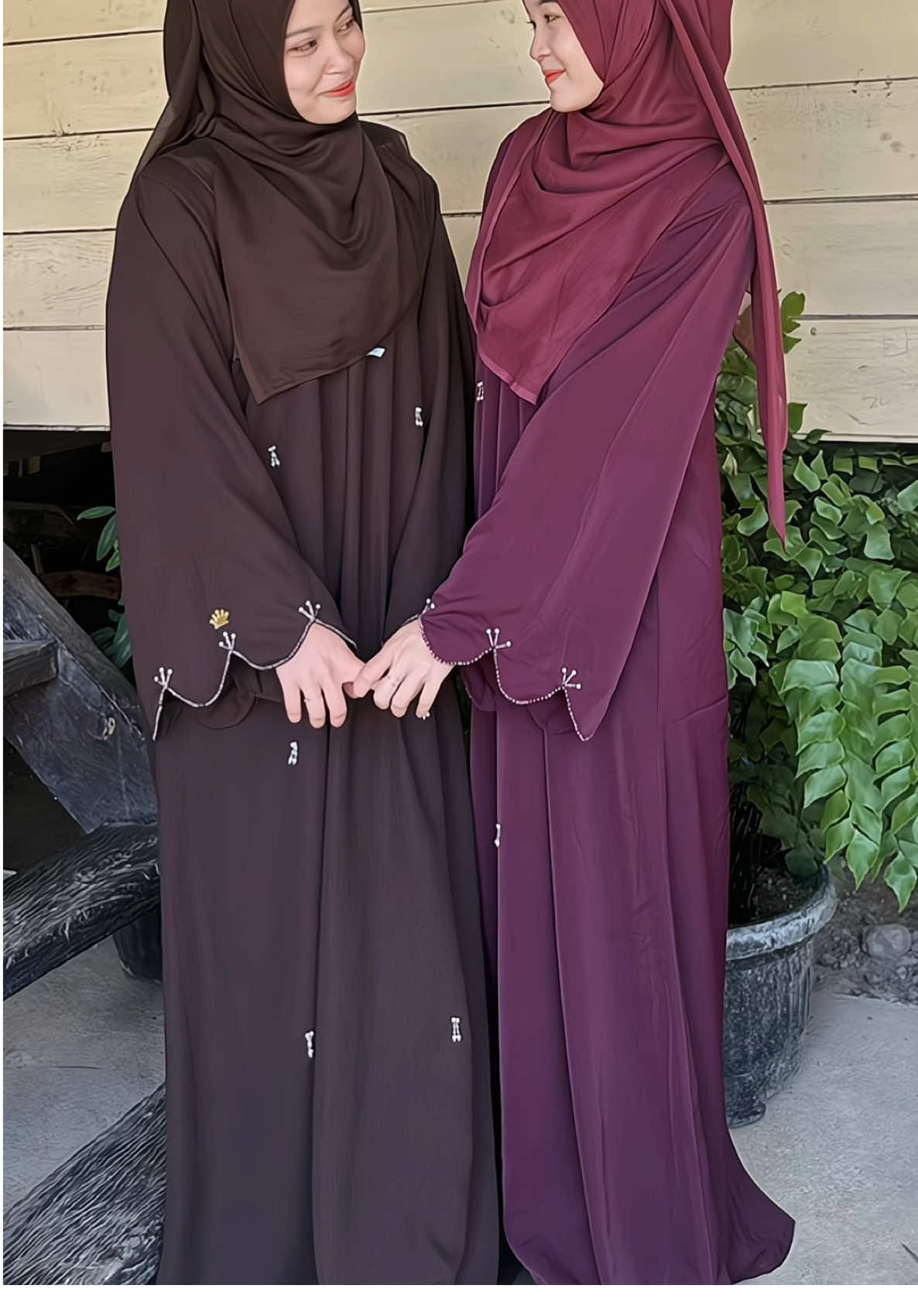 Ihhh gemes banget abayanya💕 Abaya darinya@Fatayat Hijab sumpah cakep bnget kalian wajib punya mahogany dan burgundy ini sangat beseler❤️‍🔥#abaya #abayastyle #abayafashion #abayamurah #fatayathijab  