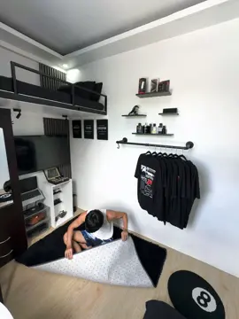 Black talaga na carpet ang linis bagay na bagay talaga sa room ko🥹🫶🏻 #carpet #roomcarpet #blackcarpet 