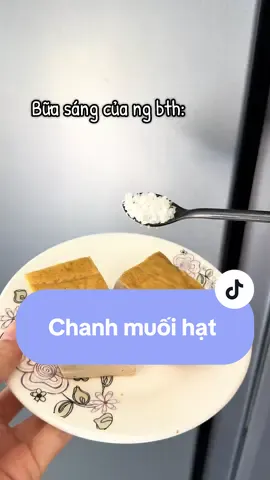 Nếu như để nói về lượng muối , thì bánh hỏi , phở , bánh mì , bún riêu , bánh cuốn …. Độ mặn Hầu như đều tương đương với 1 thìa muối hạt , có thể hơn … Vậy tại sao nhiều người lại Toxic việc uống chanh muối Hạt như vậy nhỉ ??? 