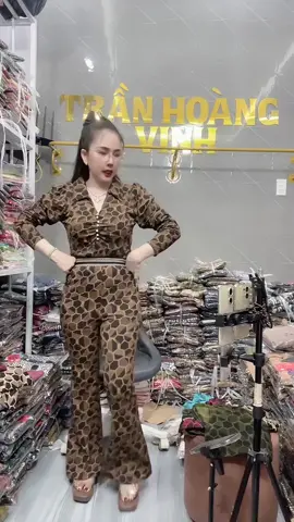 Sét bộ thiết kế sơ mi ống suông đang xả lỗ! Freesize 45-75kg, có nhiều màu lựa chọn. Chốt đơn ngay!