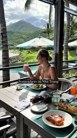 Một trong những địa điểm đẹp nhất ở Nha Trang 😍 Nhà hàng Ý nằm ngay bên bờ biển, thuộc khuôn viên khách sạn 😌  #nhatrang #việtnam #embénướcngoàiởviệtnam #mẹvàbéởnhatrang #cuộcsốngởnhatrang 