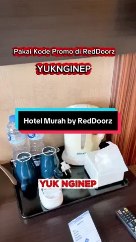 Hai UFriends yang lagi nyari makanan viral didalam pasar Cihapit Bandung jangan lupa datang pagi ya tapi jangan khawatir kalau datang kesorean masih ada tempat makanan atau ngopi cantik diluar area Pasar Cihapit.  Jangan lupa untuk nginep lebih murah pesan hotelnya di aplikasi RedDoorz ya.  Booking nya mudah dan murah pakai kode promo “YUKNGINEP” 📍Urbanview Hotel Newton Riau Bandung ada di Jalan L.L.R.E Martadinata no 223 Merdeka Bandung Wetan Kota Bandung  Hotel murah meriah cuma 200ribuan tapi tetap nyaman ketika kamu nginep.  #RedTravelers #URBANVIEWbyRedDoorz #hotelmurahbandung #staycationbandung #liburanmurah  
