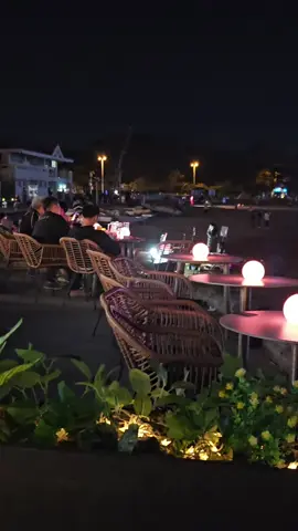 Quick dinner before checking out the new boats. #FearlessMarine #Fearlessrods 