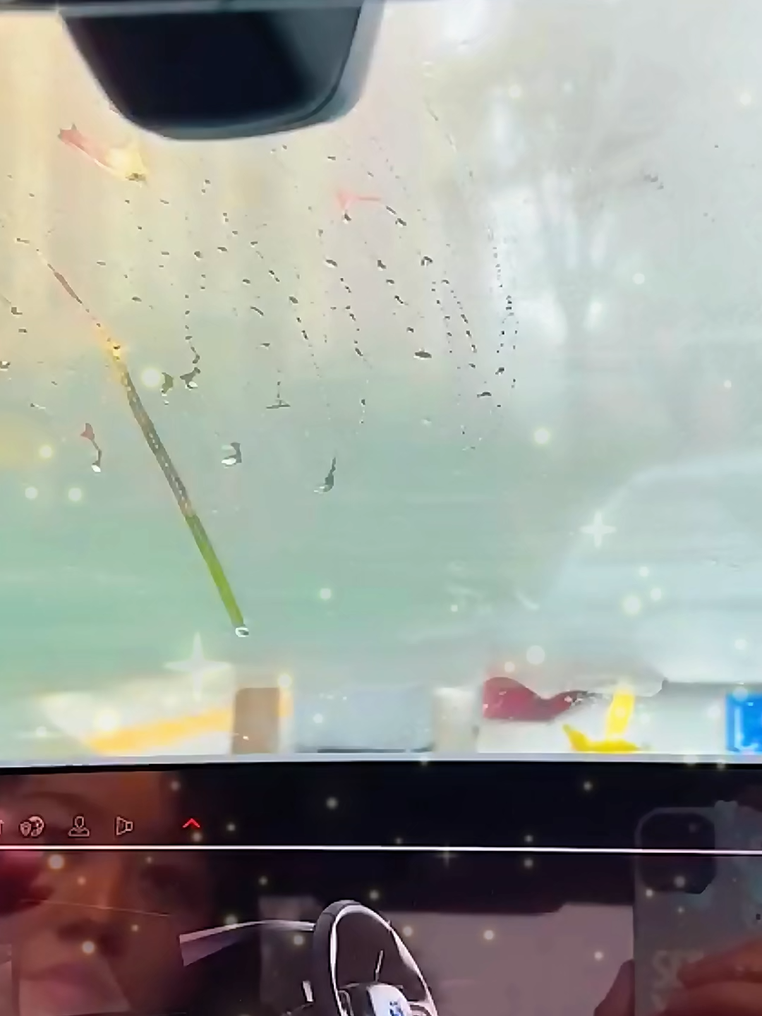 Allows you to see the road conditions clearly on rainy days.#fyp #foryou #tiktok #antirain #helmetspray #glassspray #antirainspray #motorcyclesafety #glasscare #RainRepellent #hometokshop #bonggangfridayfriyay