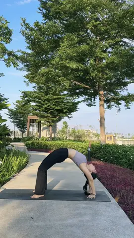 Những ngày đầu tập yoga, là sự hấp tấp, thấy ngta làm được nghĩ mình có lực cũng làm được. Nhưng Yoga ko giống Gym và các bộ môn khác, và em từ từ trải nghiệm#yoga #yogaflow #yogalovers #yogalife 