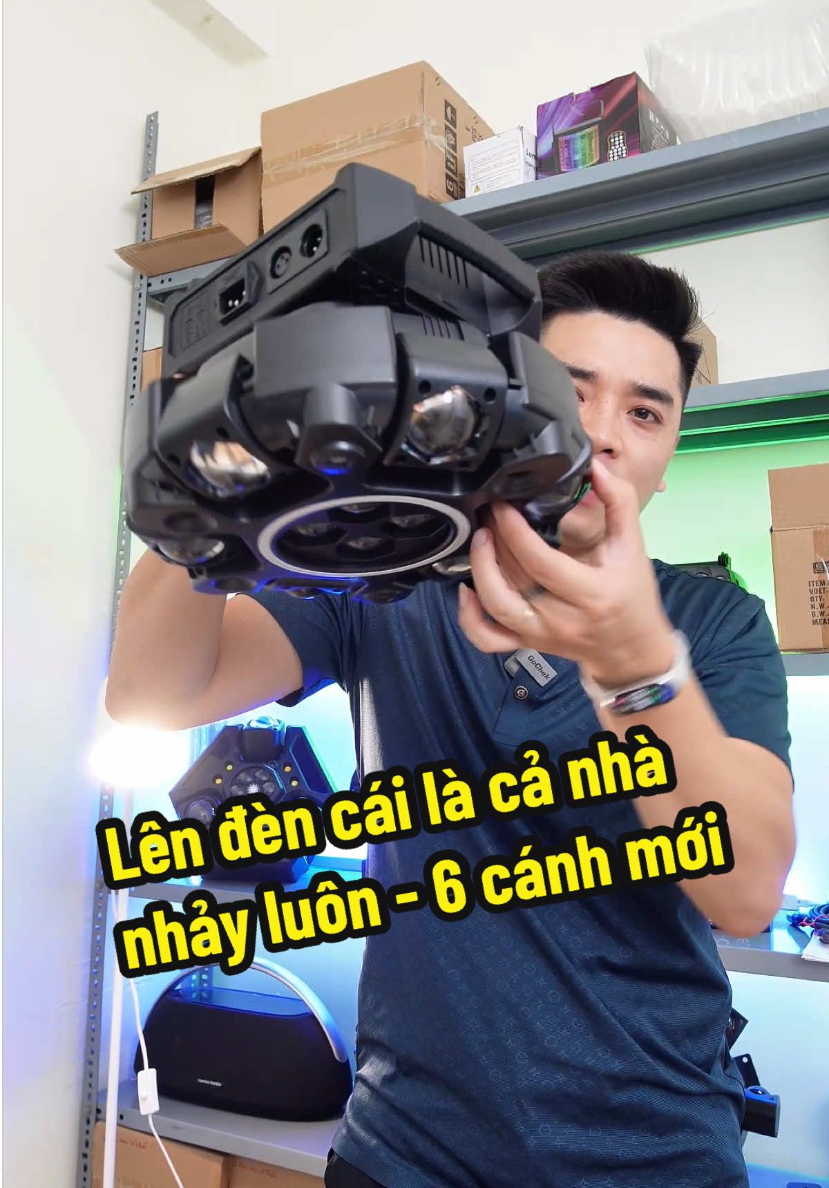 Lên đèn cái là cả nhà nhảy luôn 🤩 6 Cánh Pro 16 mắt  – bản mới 150W RGBW hiệu ứng mới! Phù hợp tiệc tại nhà, phòng hát, sân khấu nhỏ! #denkaraoke #densankhau #denmoving #den6canh #miaxlighting 