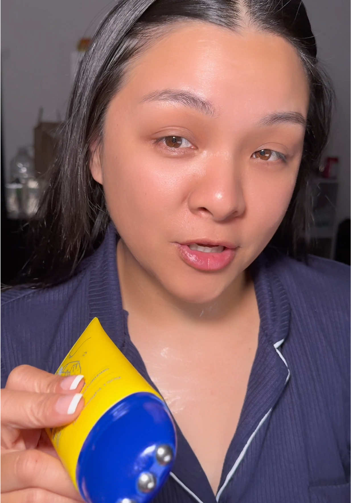 the roller ball and cream combo just glides 🙌🏽 @Z SEA Skincare 