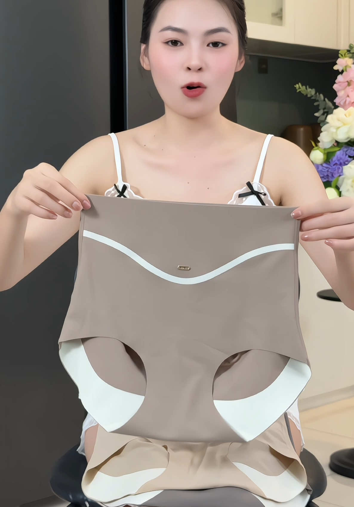 Dành cho bà nào v2 to v3 xệ đây kkk