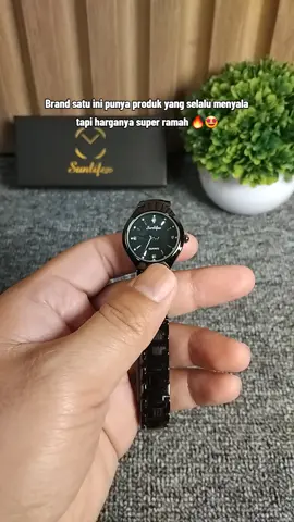 Rekomendasi Jam Tangan untuk Wanita dari Brand Sunlifex Original Analog warna Full Black Mengkilat, Rantai Besi Nyaman Dipakai dengan Desain yang Simple dan Mewah Bikin Penampilan Berasa Old Money. #jamtangan #sunlifex #jamtanganwanita #jamtangancewek #promomurah 