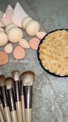What a beautiful make up accessory set, lots of varieties available and cheap prices too! These would be great as Christmas gifts too! 🎁♥️ #makeup #makeupaccessories #makeupbrushes #makeupkit 