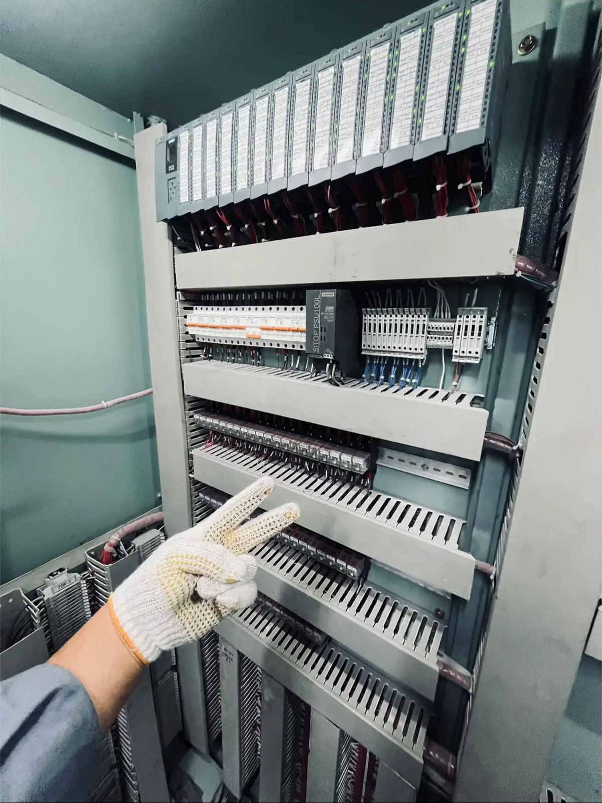 Serba serbi arus lemah di port 👷✌️ #electricalengineering #magentabumn2025 #kemnaker #foryoupage #inalum 