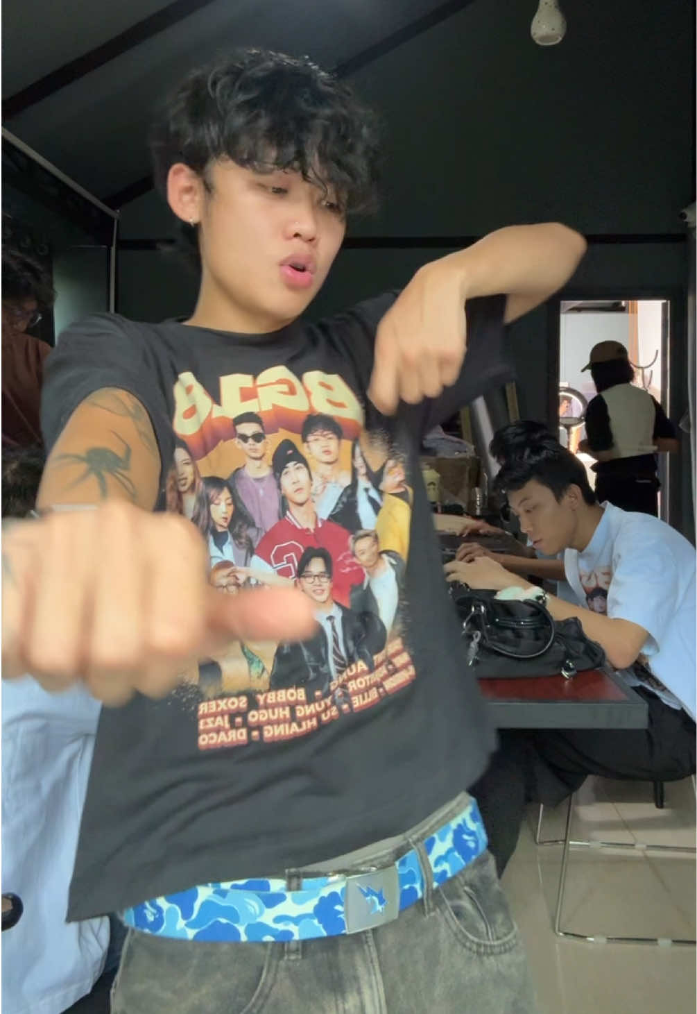 လှုပ်စိလှုပ်စိတဖြတ်🤣 #Yungislivingthing🔥  #yunghugo  #2xrakai  #fypシ゚viral🖤tiktok  #OOTD 