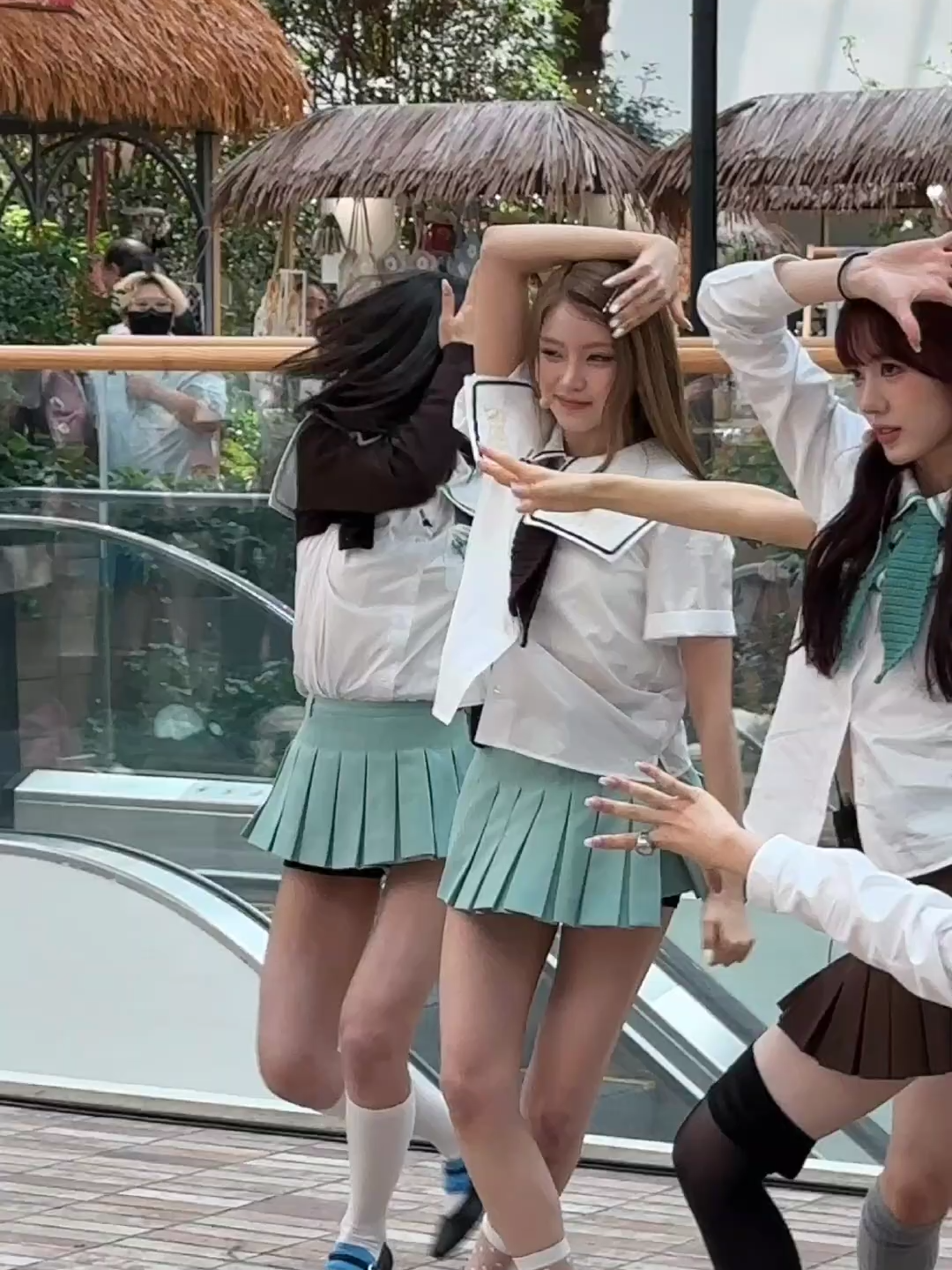 250728 키키 이솔 직캠 'DANCING ALONE' (KiiiKiii LEESOL FanCam) #KiiiKiii #LEESOL #fyp #Style #viral #reels #Fashion #idol #tren #shorts #kpop #FanCam