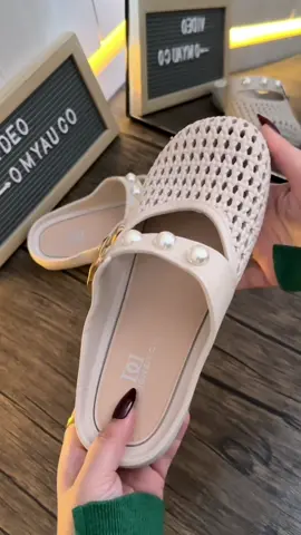 Sandal selop flat jelly lentur empuk anti selip 😍 #sandalwanita #sandalkekinian #sandalselop #sandalharian 