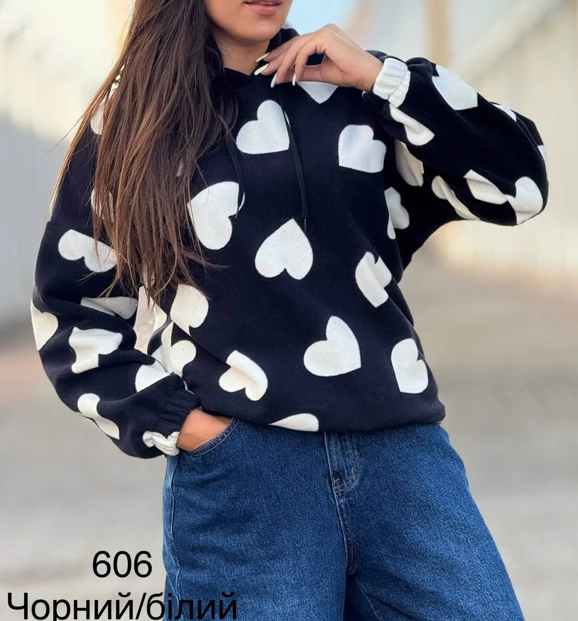 💙💛ЖІНОЧИЙ БАТНИК💛💙  Instagram: s_hop.p 💵Ціна 🔥🔥🔥 389 грн 😍Неймовірно м'яка та дуууже приємна до тіла моделька. Принт сердечка! Дуже популярні в цьому році. Моделька з каптуром на шнурівці. Внизу виробу присутня утяжка. 🌱Сезон: демісезон. ✂️Матеріал : двосторонній фліс. 🌟Гарної якості Країна виробник: Україна 🏷 Розміри: 44, 46, 48, 50 На моделі розмір 46 Параметри Стефані :  87-74-94 Зріст 169см 📏📏📏Виміри: Розмір 44 :  Довжина виробу - 56 см Довжина рукава - 44 см Ширина плечей  - 68 см  Ног - 60 см Низ - 52 см Розмір 46 : Довжина виробу - 56 см. Довжина рукава - 44 см. Ширина плечей - 70 см. НОГ - 62 см. Низ - 52 см. Розмір 48 : Довжина виробу - 56 см. Довжина рукава - 44 см. Ширина плечей - 72 см. НОГ - 64 см. Низ - 52 см. Розмір 50: Довжина виробу - 56 см. Довжина рукава - 44 см. Ширина плечей - 74 см. Ног - 66 см. Низ - 54 см. #одягукраїна #жіночийодяг #одяг #батник 