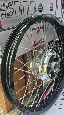 velg jari jari mx king hitam glossy ,bisa pilih warna velg dan warna jari2 ,velg sudah pnp mx king ,yang minat bisa langsung cek dikranjang kuning dipojok kiri bawah#vrossi #mxking150 #velgjarijarimxking 