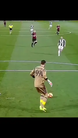 Goals keeper skills 💤#footballtiktok #fytシ #videoviral @real.madrid027 