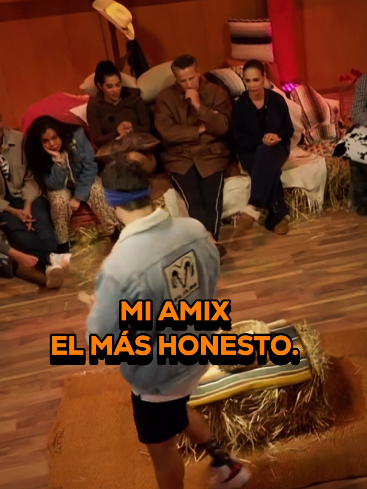 Todos tenemos ese amigo que habla sin filtros. ¡Etiquétenlo! 🫢🔥 Lunes a viernes 9:00 p.m. por #AztecaUNO. Domingo La Gala 8:00 p.m. por Azteca UNO. 🌾 #LaGranjaVIP transmisión 24/7 en #DisneyPlus experiencia completa. #reality #TVAzteca
