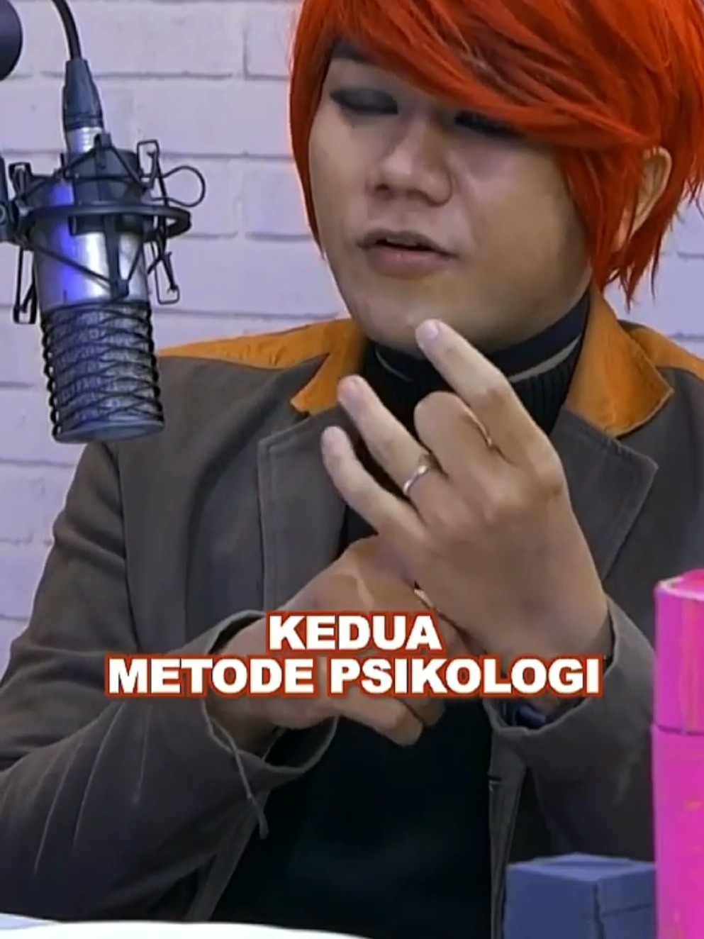 santet itu ada 3 macem 1 racun 2 psikologi 3 enegi dan yg paling banyak di indonesia psikologi,karna memainkan pikiran dan keyakinan #fypシ゚ #marcel #penipu #dukun #pesulapmerah 