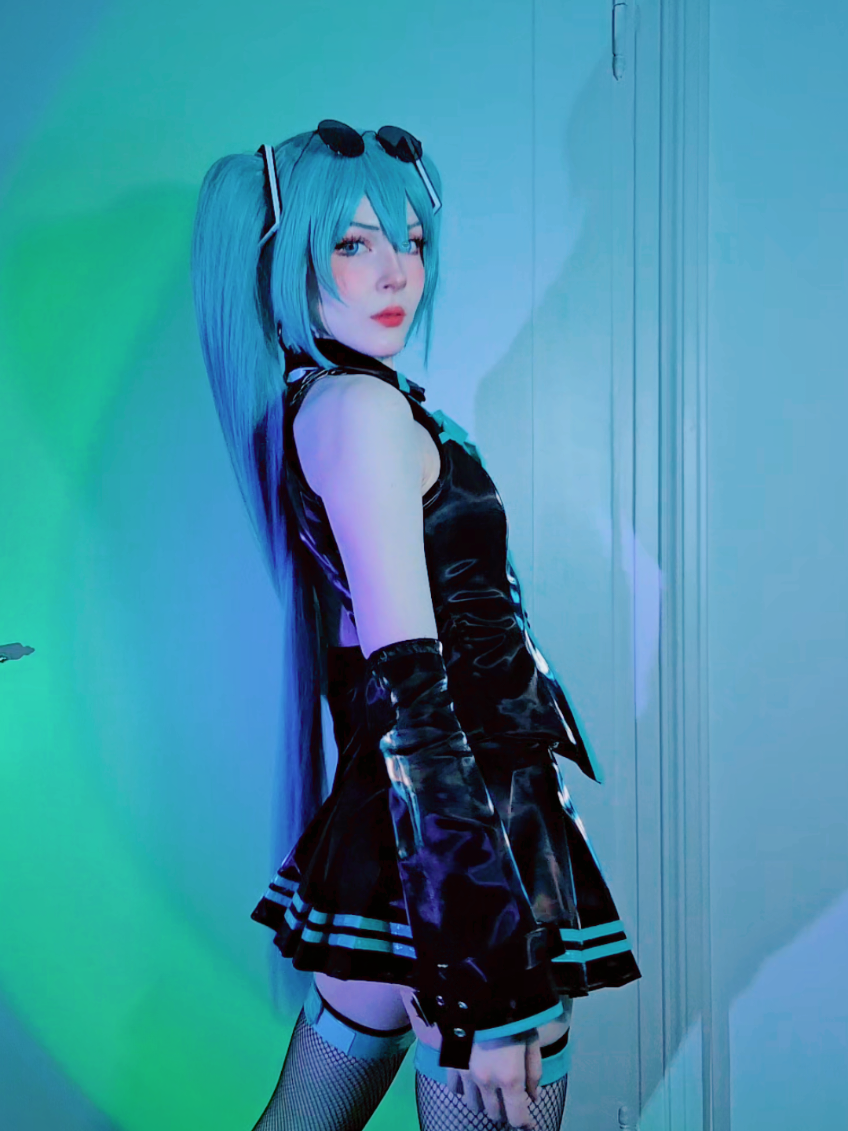 Can't wait for another opportunity to wear this cosplay hehe #mikucosplay #hatsunemikucosplay #vocaloidcosplay #hatsunemiku #cosplaydance 